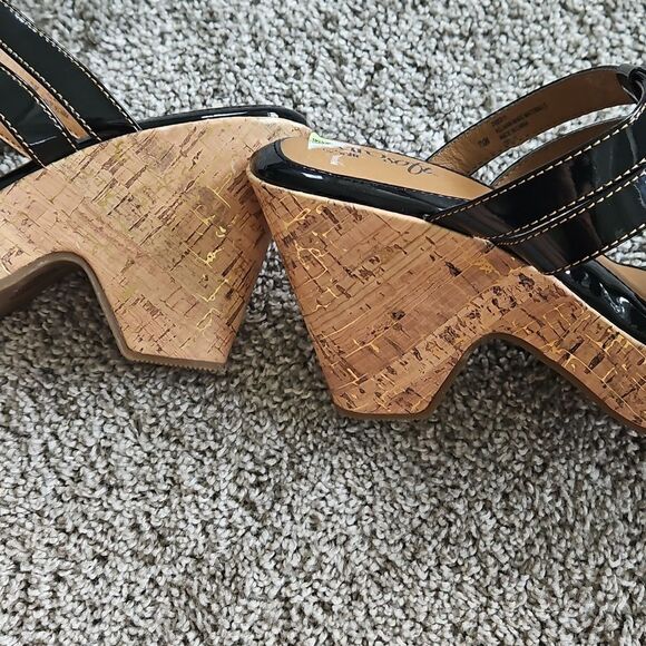 NWT SOFFT  Black Wedge Sandals 7.5 - Picture 4 of 6